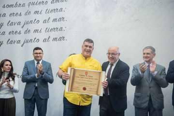 El Cabildo homenajea a varios teldenses en su brindis navideño (Foto TA)